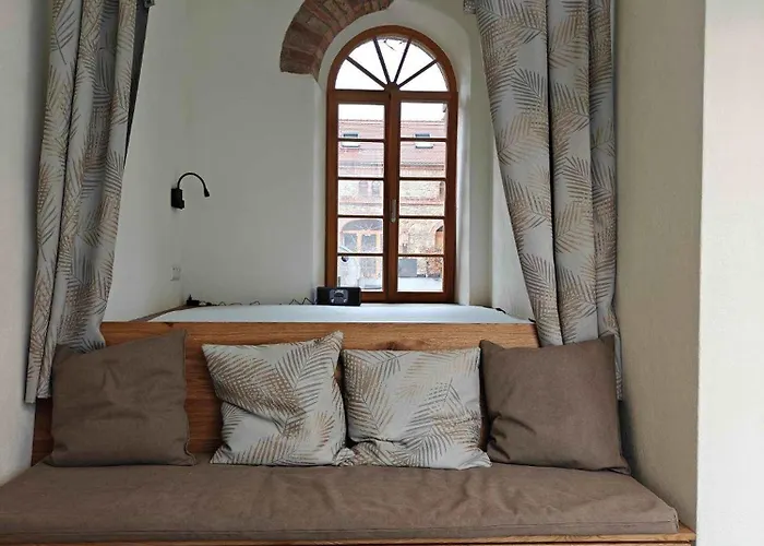 Apartment Hexenburgbeidresden Mit Sonnenterrasse, Alkovenbett, Wohn- Und Essbereich, Fussbodenheizung Und Klimaanlage, Decke Grossharthau