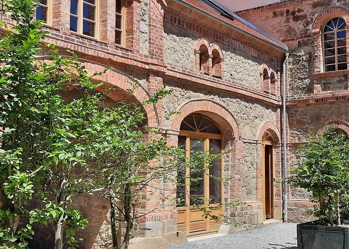 Hexenburgbeidresden Mit Sonnenterrasse, Alkovenbett, Wohn- Und Essbereich, Fussbodenheizung Und Klimaanlage, Decke